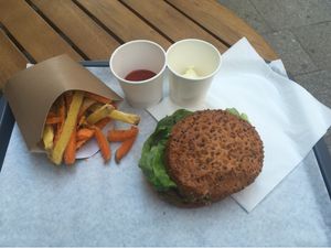 “Normal menu”  at VeganBioBurger in Paris