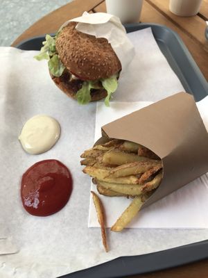 Healthy ass burger at VeganBioBurger in Paris