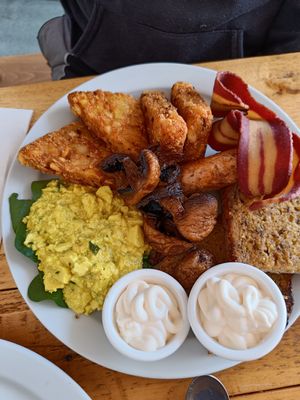 Big breakfast, with hash browns swapped in instead of beans at Pyramid Vegan Cafe & Bakery in Glastonbury