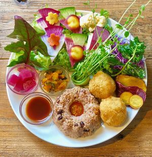 Beauty detox plate at Poe Poe in Yokohama