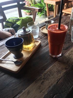 Green tea and Tutti-Fruity shake at Kunda Vegan Vegetarian in Chiang Rai