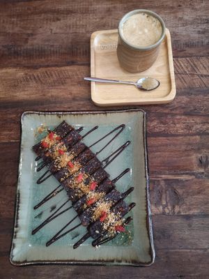 Chocolat cake and coffee at Kunda Vegan Vegetarian in Chiang Rai