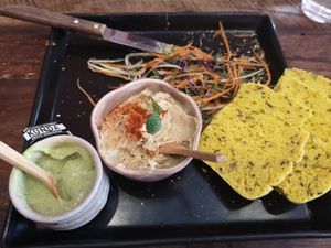 Se me olvidó tomar la foto antes de empezar a comer, este plato es "karma at Kunda Vegan Vegetarian in Chiang Rai