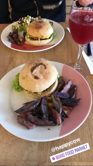 Hamburguesa y kombucha at Boho Balance by Silvana Gomez in Bogota