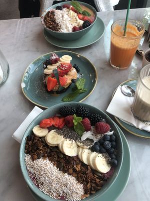 Veganes Bananenbrot & Acai Bowl at Claus Eismanufaktur & Deli in Karlsruhe