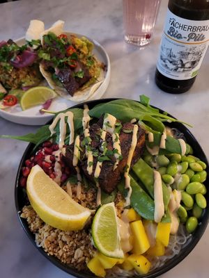 Tokyobowl and taccos at Claus Eismanufaktur & Deli in Karlsruhe