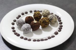 כדורי שוקולד מלכותיים at Demeter Vegan Bakery in Kfar Saba