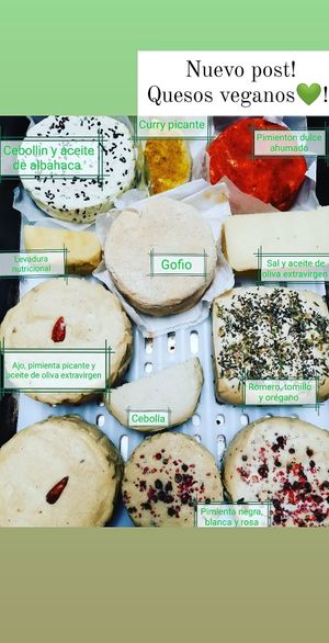 Selection de quesos de anacardos caseros at Bahía Verde in Tenerife