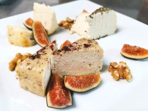 Tabla de queso veg at Bahía Verde in Tenerife