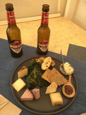 Home made vegan cheese platter with local beer at Bahía Verde in Tenerife