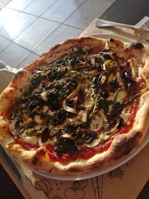 Chef's choice pizza at Bahía Verde in Tenerife