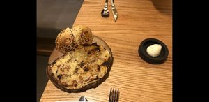 Pão e manteiga defumada at Culina Hortus in Lyon