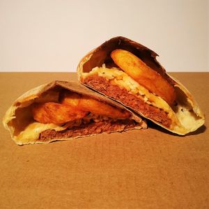 Новый Конвертик с растительной котлетой, веганским сыром и печёной картошечкой.
New Envelope with vegetable cutl at The Slice Pizza in Moscow