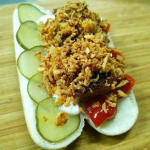 New hot dog with juicy spicy vegan kebab.
Новый хот дог с сочным пикантным веганским кебабом. at The Slice Pizza in Moscow