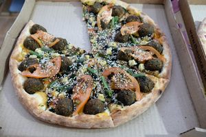 Новинка, Фалафельная пицца. 2 в 1. И пицца, и фалафель. at The Slice Pizza in Moscow