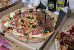 Режем веганскую пиццу! at The Slice Pizza in Moscow