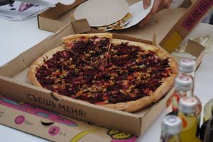 Пицца Красная Королева со свёклой и спирулиной) at The Slice Pizza in Moscow
