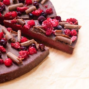 Потрясающий сыроедческий десерт-тортик без глютена, сахара, яиц! Исключительная польза и этика в к at The Slice Pizza in Moscow