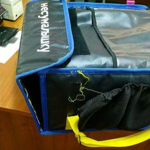 Вчера в метро курьер порвал сумку(
Yesterday in the metro, the courier broke the bag
 at The Slice Pizza in Moscow