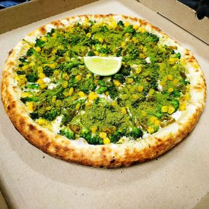 Премьера новой пиццы Турбобейби!
Premiere of a new pizza Turbobaby! at The Slice Pizza in Moscow