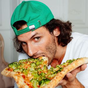 Почему же ты любишь пиццу?
Why do you like pizza? at The Slice Pizza in Moscow