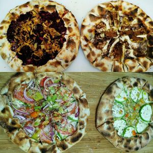 Тестируем галеты - 4 разных вкуса.
Testing galletas - 4 different flavors. at The Slice Pizza in Moscow