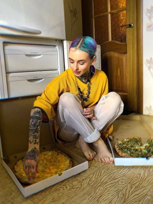 Иди ты на пиццу!
Go to eat pizza! at The Slice Pizza in Moscow