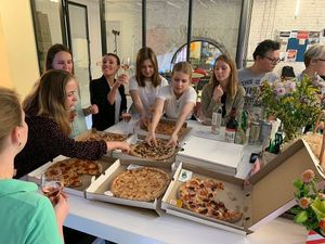 Скучаешь по коллегам?
Do you miss your colleagues? at The Slice Pizza in Moscow