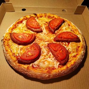 Cutlet pizza by SLICE pizza.
Котлетная пицца от СЛАЙС пиццы. at The Slice Pizza in Moscow