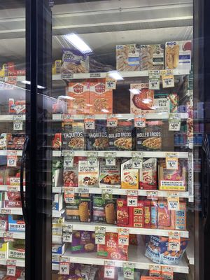 Spotted Vegan/Plant-Based Prepackaged Frozen Meals #Veganuary at Sprouts Farmers Market - Broadway in Oakland