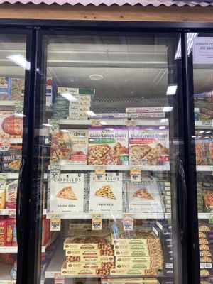 Vegan Pizza Spotted #Veganuary at Sprouts Farmers Market - Broadway in Oakland