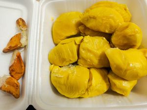 😋 at Big Fruits & Durians in Central Singapore