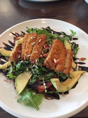 Avocado salad (with Schnitzel strips) at Apple & Eve in Hamburg