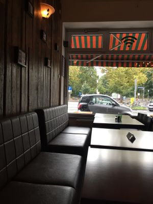 Inside at Apple & Eve in Hamburg