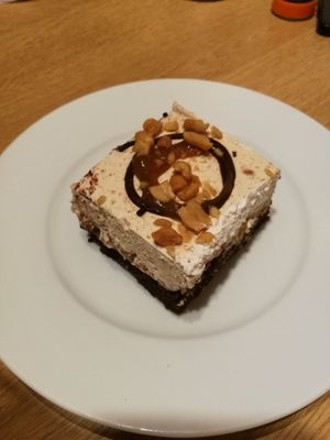 Snickers-Torte at Apple & Eve in Hamburg