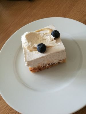 Blaubeeren-Torte at Apple & Eve in Hamburg