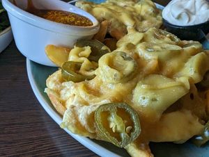 Chili (jalapeno) cheese fries at Apple & Eve in Hamburg