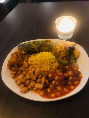 Mixed daily dish - healthy alternative to burgers & fries at Apple & Eve in Hamburg