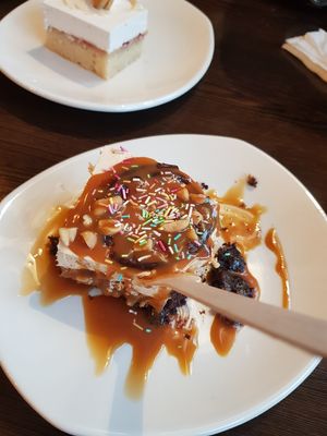 Snickers cake!🥰 at Apple & Eve in Hamburg