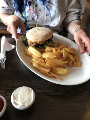 Guacamole burger at Apple & Eve in Hamburg