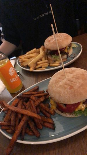 champignon cheese burger  at Apple & Eve in Hamburg
