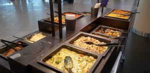 Hot bar at VIE - Henry - T1 in Schwechat