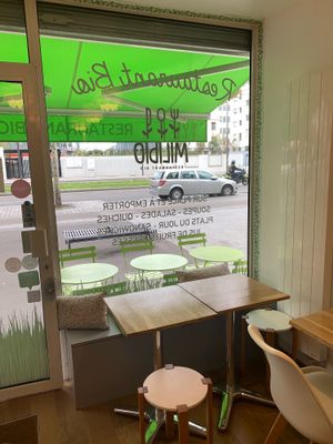 Indoor seating and outdoor terrasse... cosy place  at MILIBIO in Paris