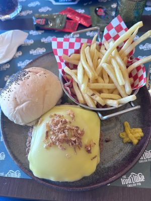 Un des burgers vegan  at Iron Duke in Aveiro