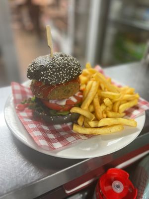 Gremlin burger w chips at Cafe Maldon in Maldon