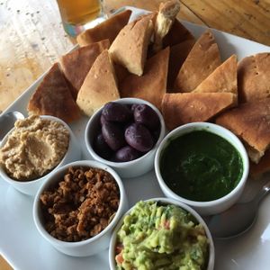 piguio vegetariano with 5 dips at Angela's Place in Mancora