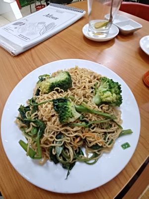 Fried noodles at Quyet Hang in Ha Giang