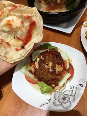 Vegan burger opened at Quyet Hang in Ha Giang