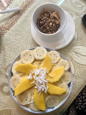Smoothie bowl   at Cafe on Thu Wheels in Hue