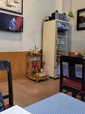  at Cafe on Thu Wheels in Hue